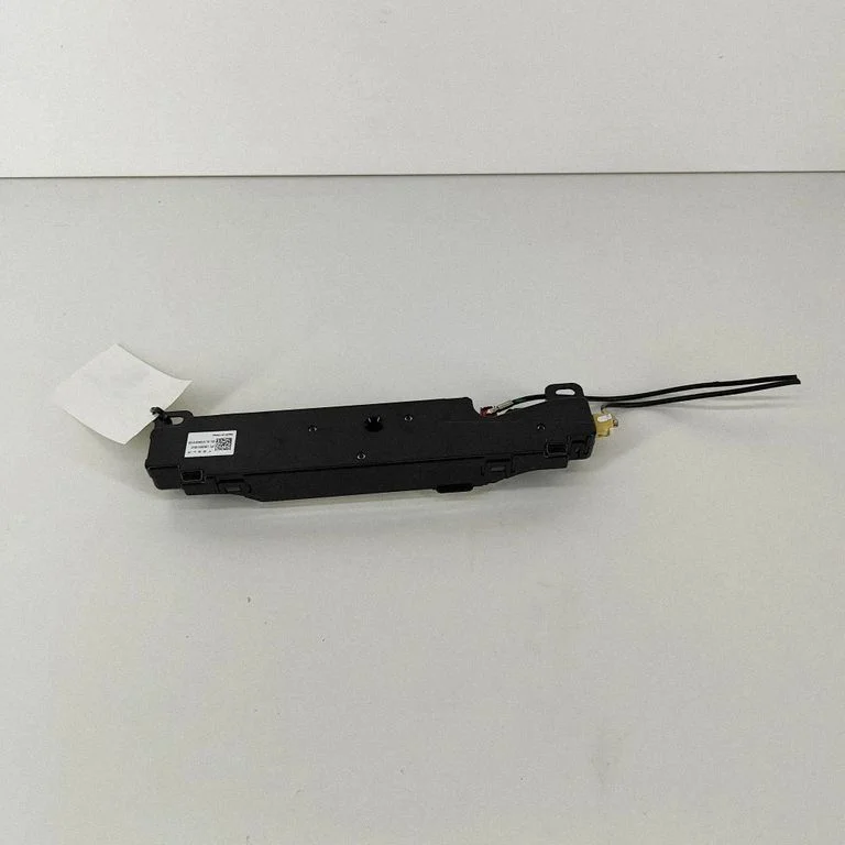 Aerial GPS antenna – Tesla Model Y (2020-)