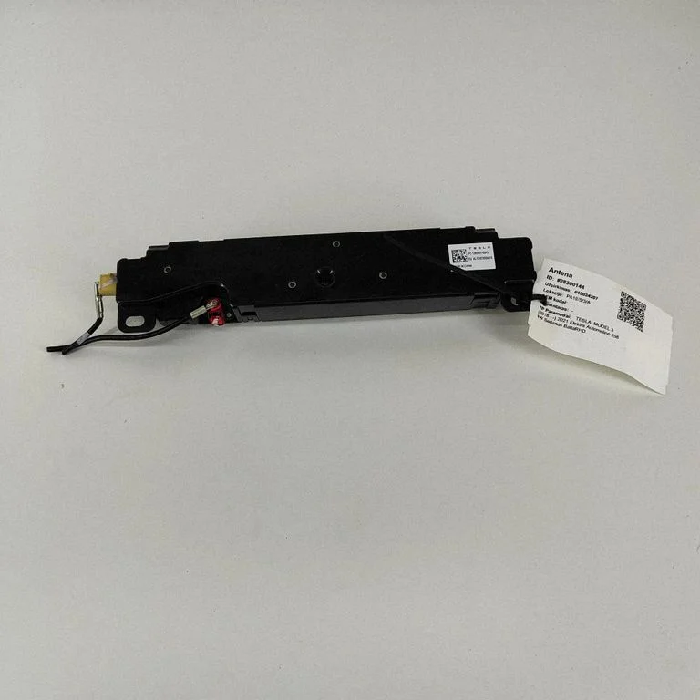 Aerial GPS antenna – Tesla Model Y (2020-)