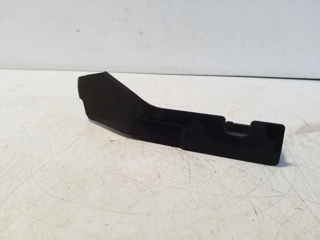 Cita motora nodalījuma detaļa 8U0823629