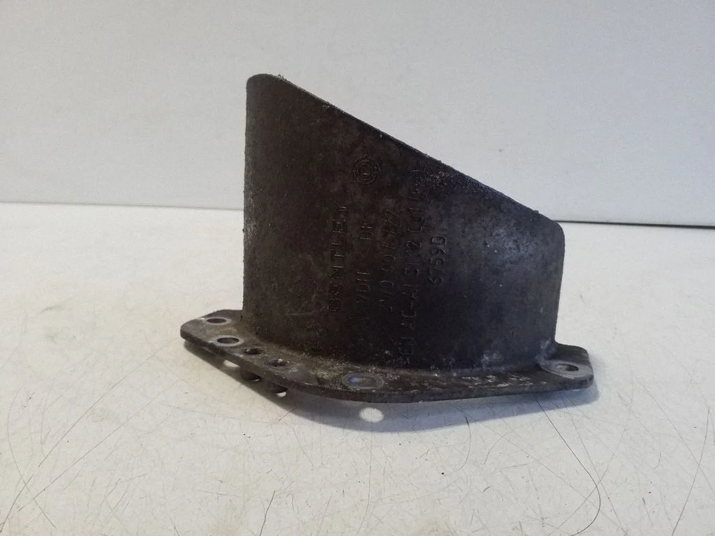 Cita motora nodalījuma detaļa 3W0407722