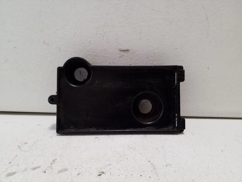 Muu mootoriruumi osa 8W837B142BC