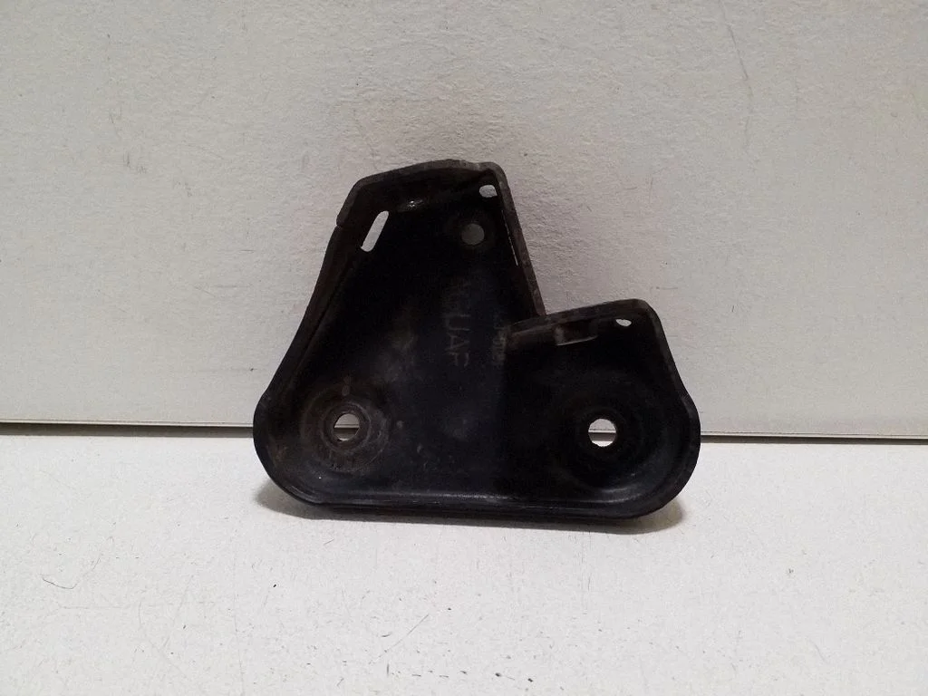 Other engine bay part – Jaguar XJ X351 (2009-2019)