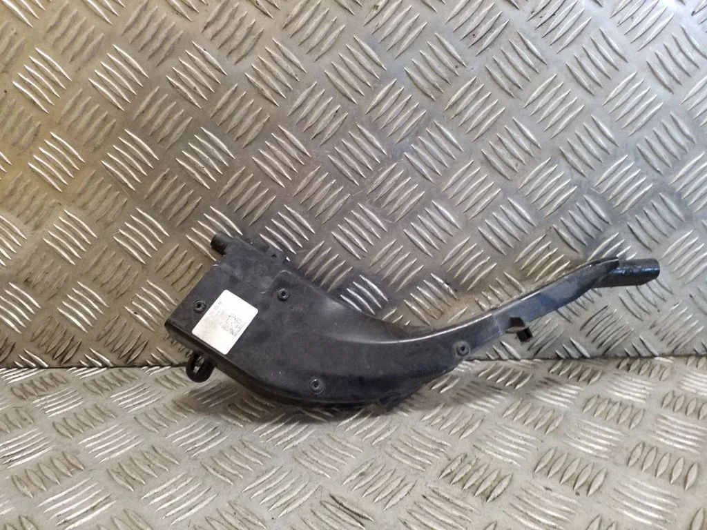Other engine bay part 5Q0200059AA