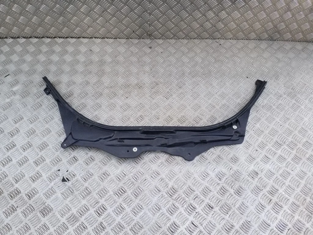 Kita variklio skyriaus detalė