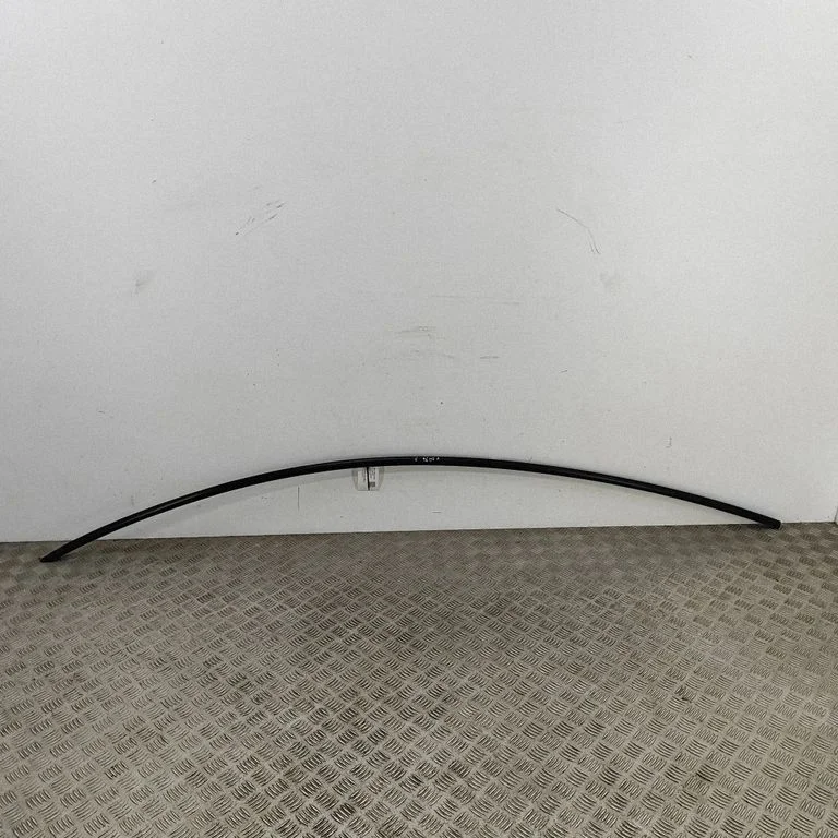Jumta apdares līste „moldings" – Tesla Model Y (2020-)