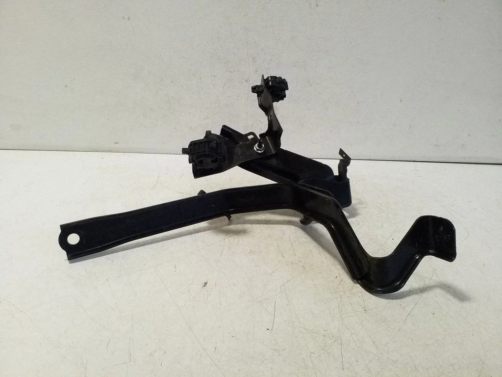 Other engine bay part – Lexus NX (2014-2021)