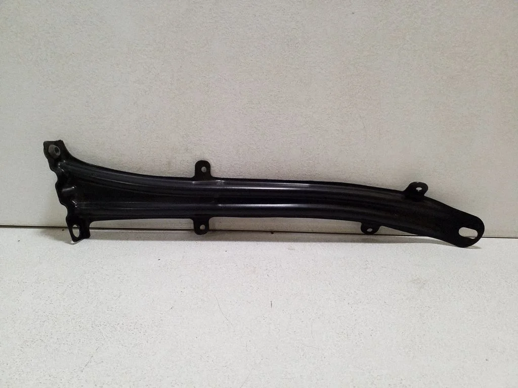 Other engine bay part A2126280224