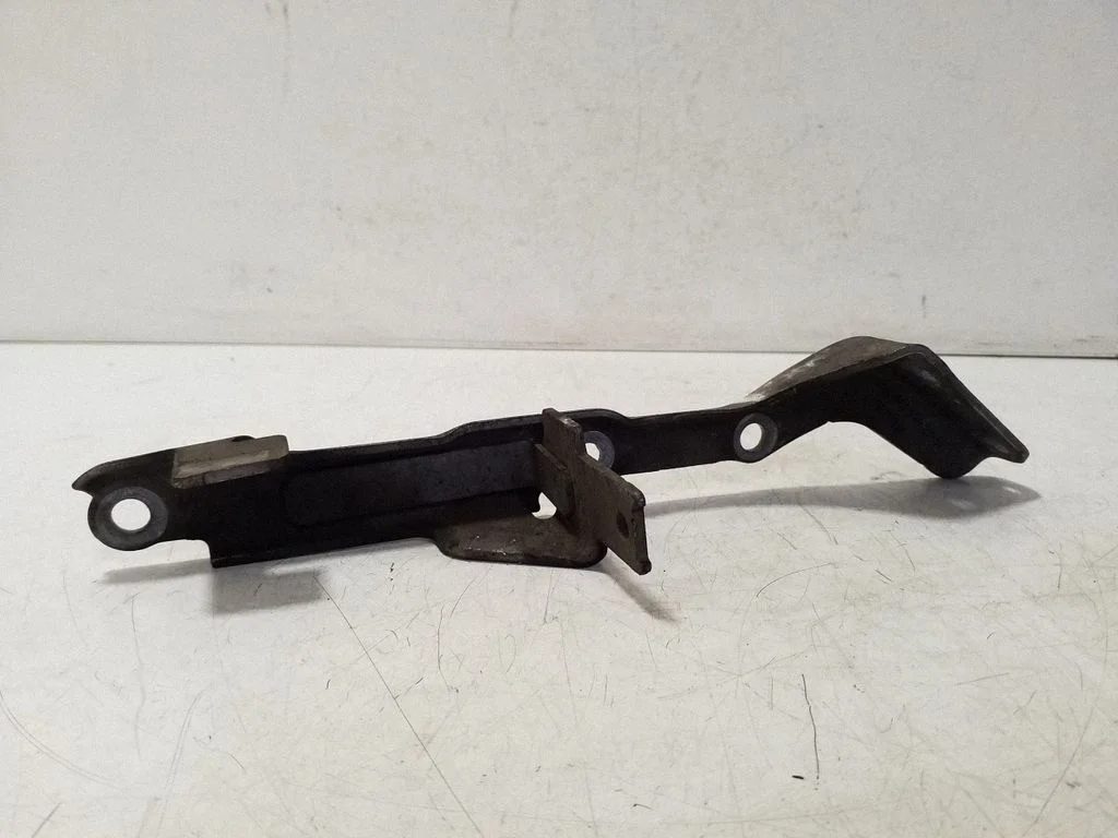 Other engine bay part A6510962340