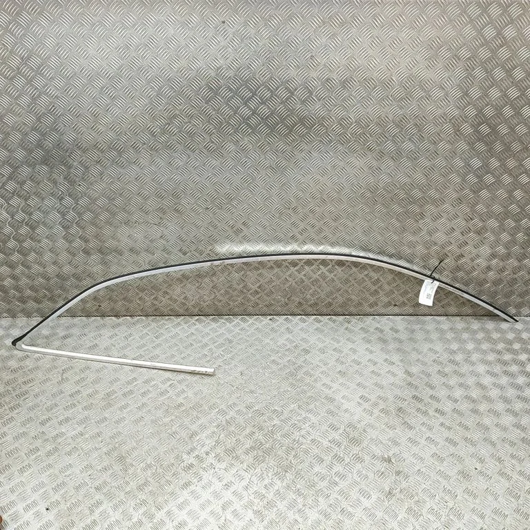 Jumta apdares līste „moldings" 8T0853704G