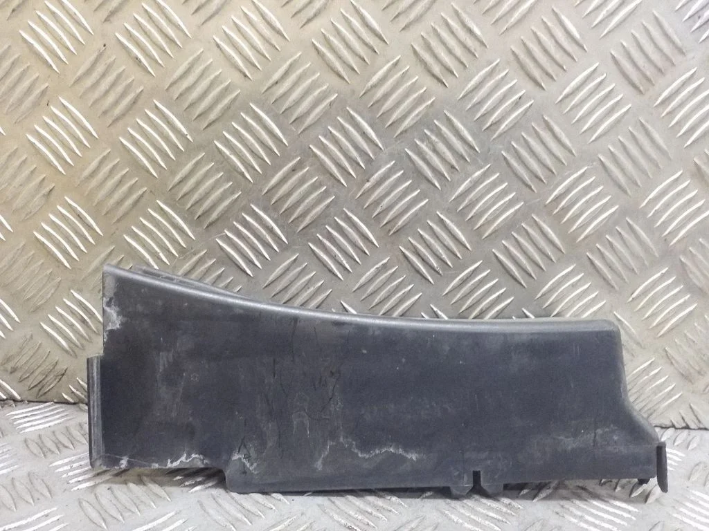 Muu mootoriruumi osa 1J0805971