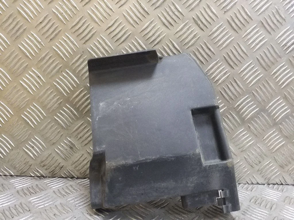 Other engine bay part – Volkswagen Golf IV (1998-2005)