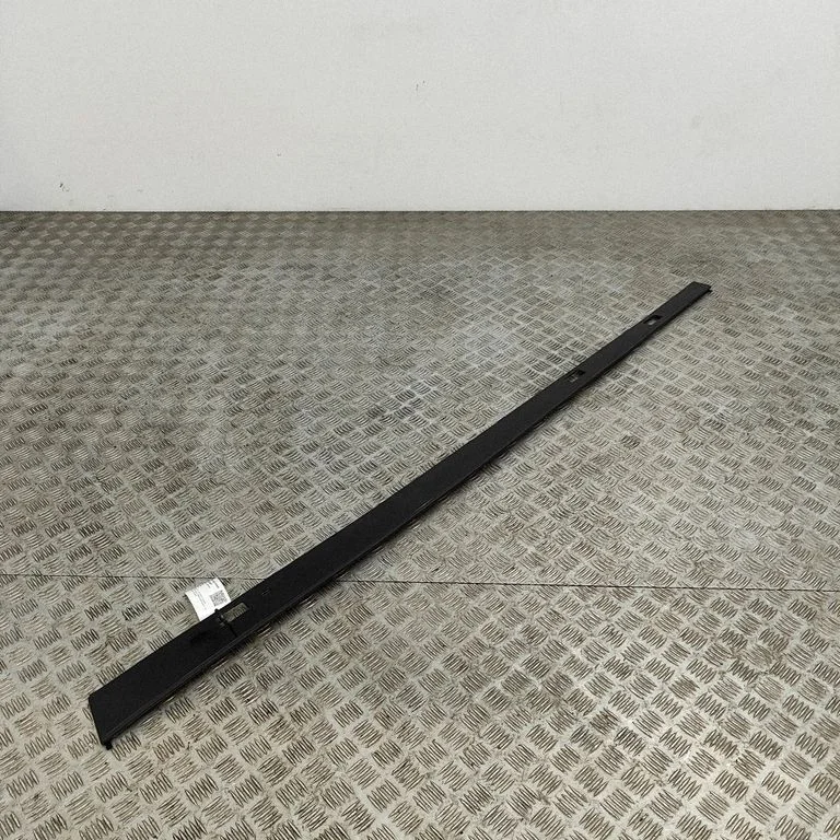 Katuse liist „molding" 81676R2000