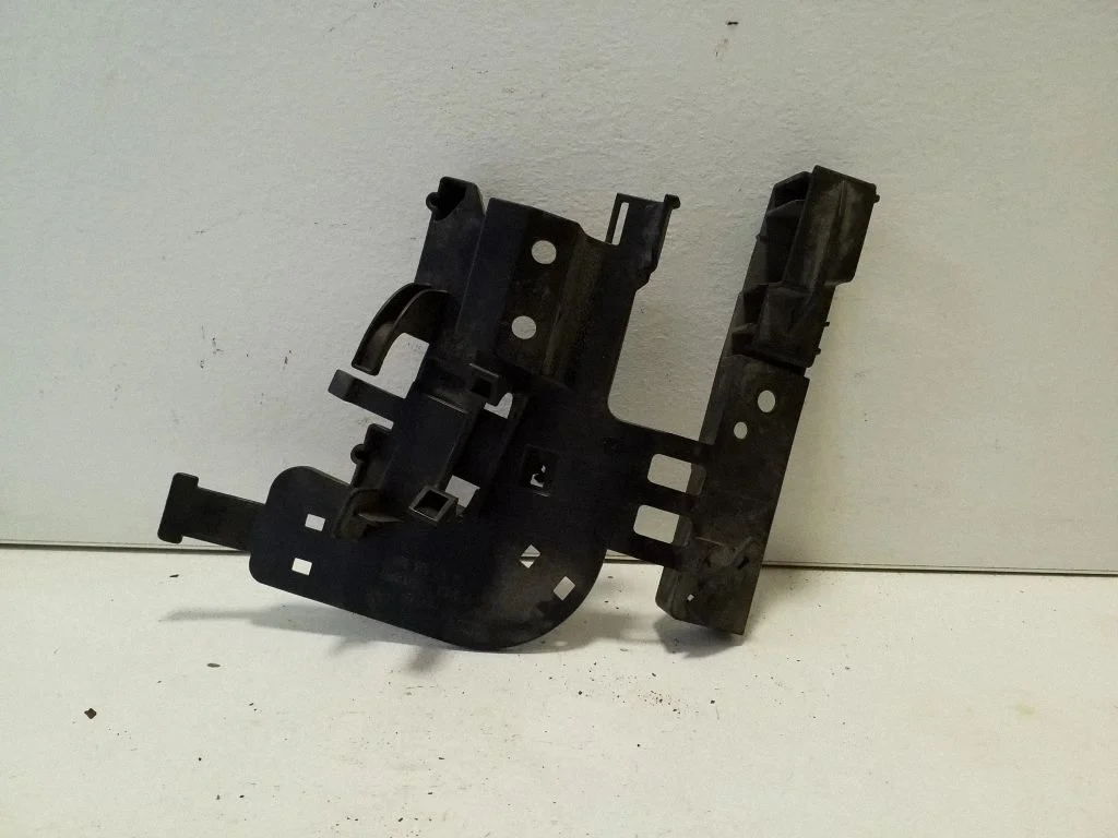 Cita motora nodalījuma detaļa 5Q0971615P