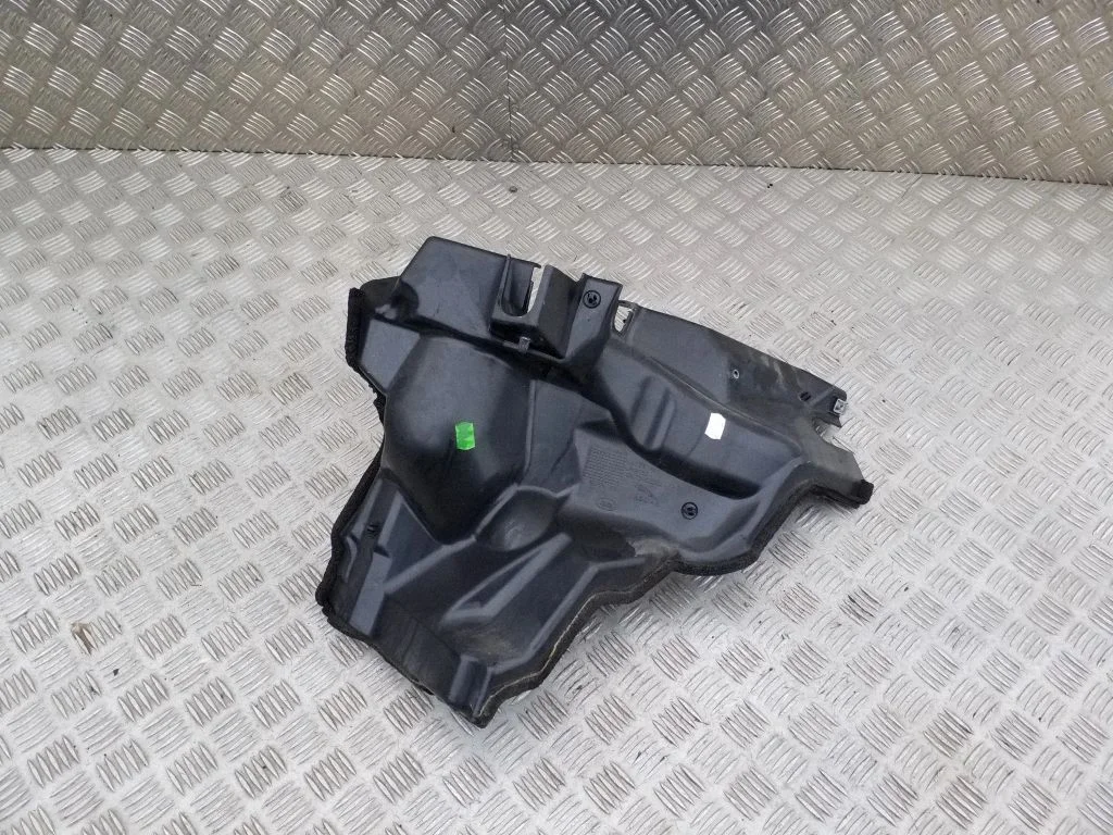 Kita variklio skyriaus detalė