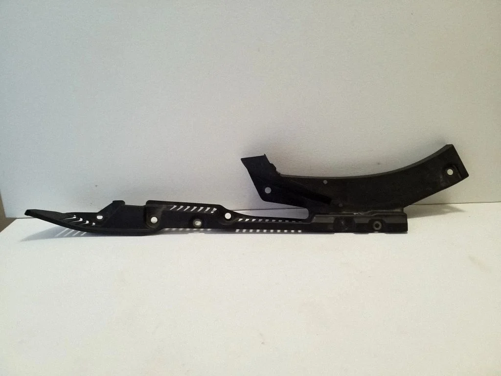 Muu mootoriruumi osa 32216110
