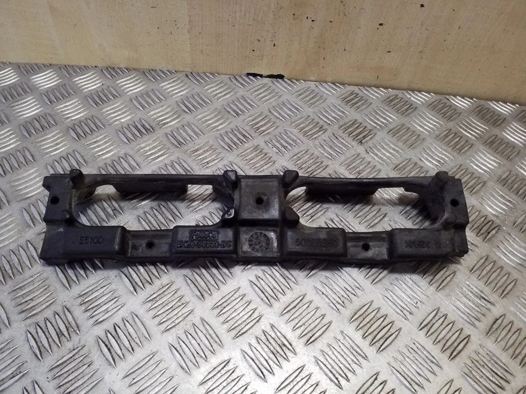 Kita variklio skyriaus detalė