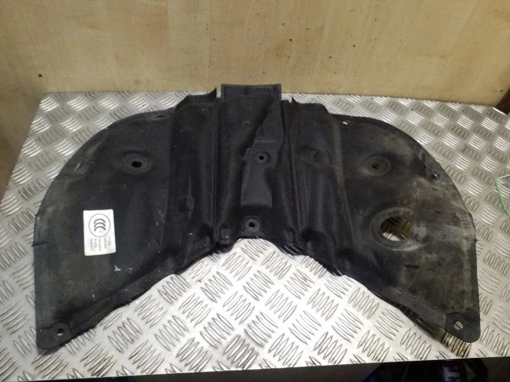 Kita variklio skyriaus detalė