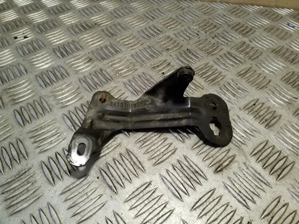 Cita motora nodalījuma detaļa 241378554R