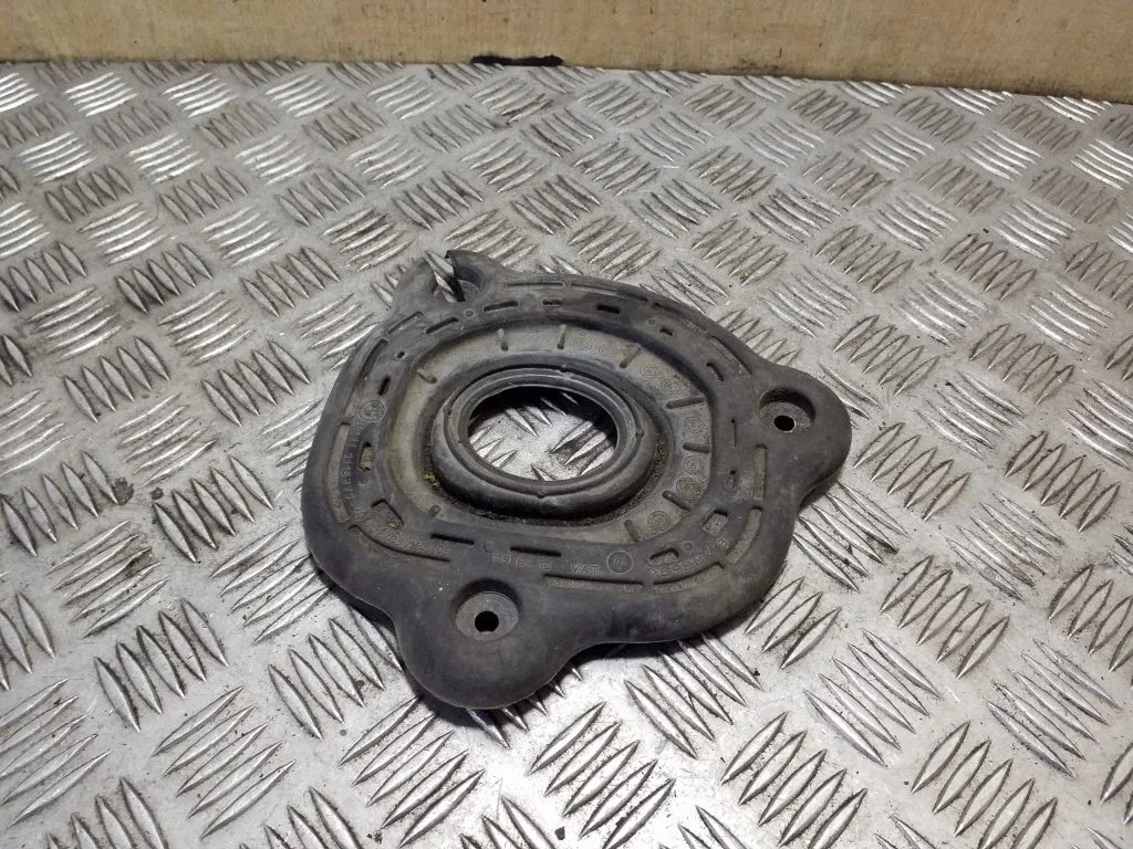 Other engine bay part 64119115379