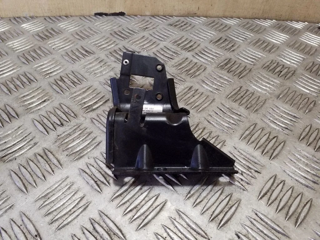Cita motora nodalījuma detaļa 1K0131552H