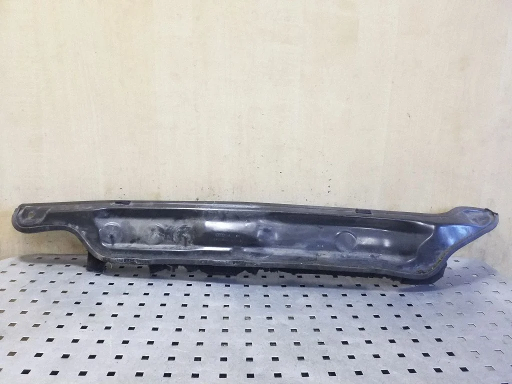 Cita motora nodalījuma detaļa 8P0805275D
