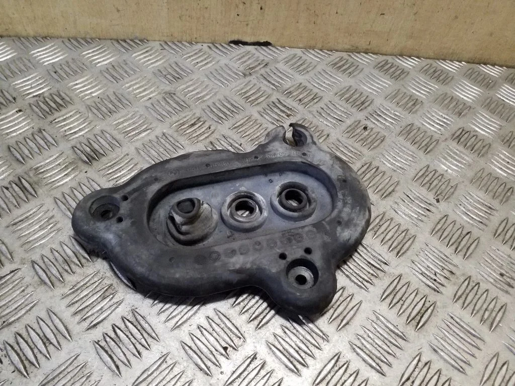 Other engine bay part 64119115380
