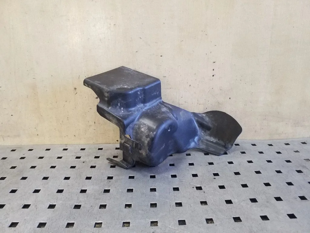 Kita variklio skyriaus detalė