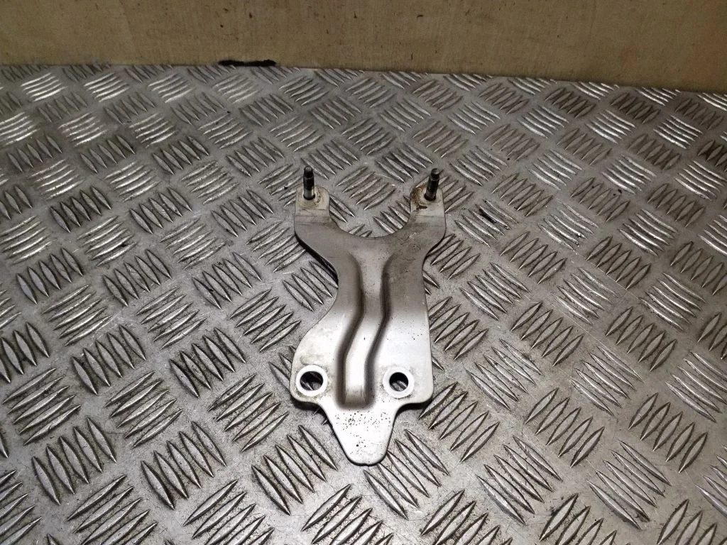 Kita variklio skyriaus detalė
