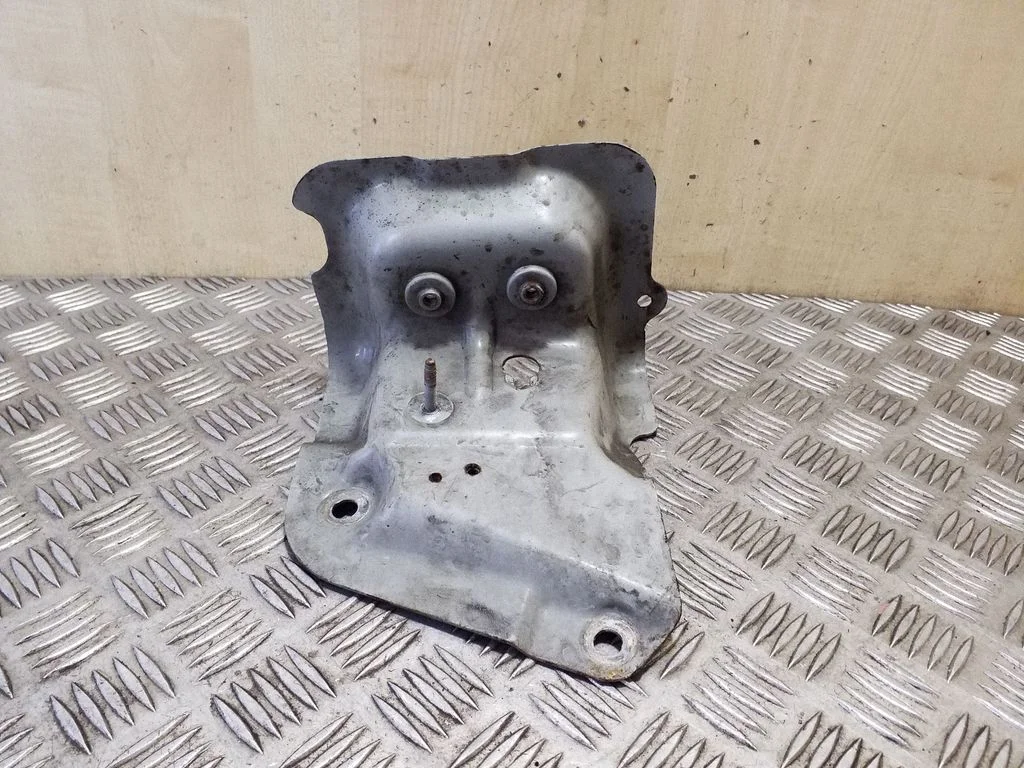 Other engine bay part