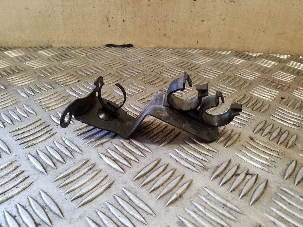 Other engine bay part 215141017R