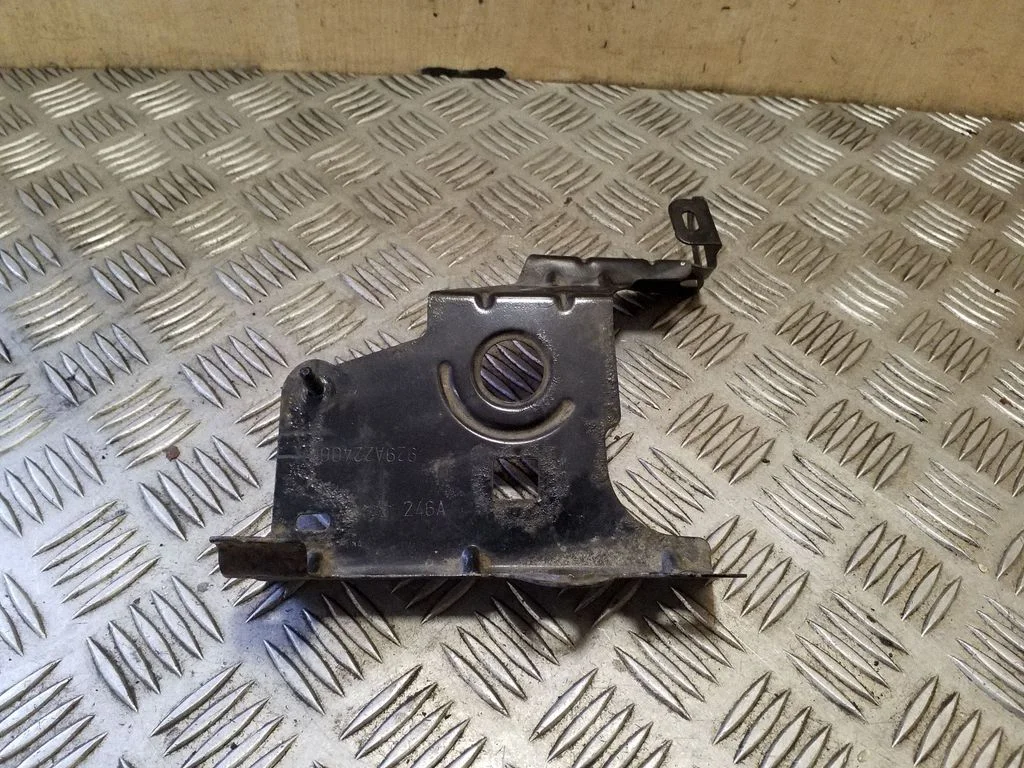 Other engine bay part 929A22406P