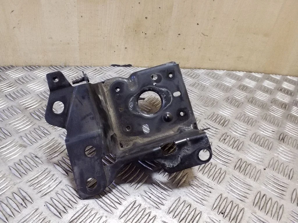 Muu mootoriruumi osa 8X2316F641A