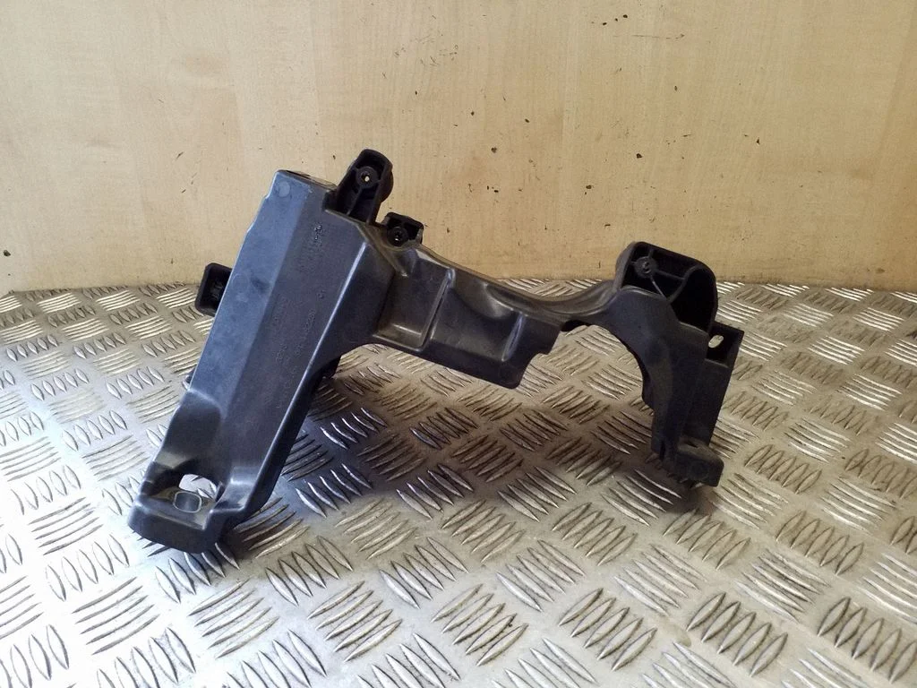 Cita motora nodalījuma detaļa – Ford Kuga I (2008-2012)