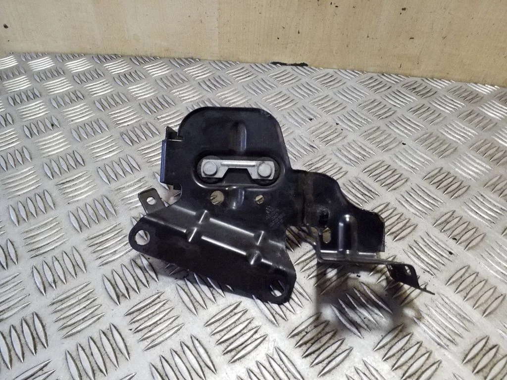 Cita motora nodalījuma detaļa 03G131133E