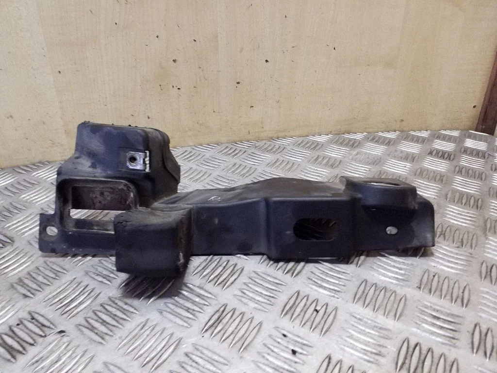 Cita motora nodalījuma detaļa 8V41S02476AF