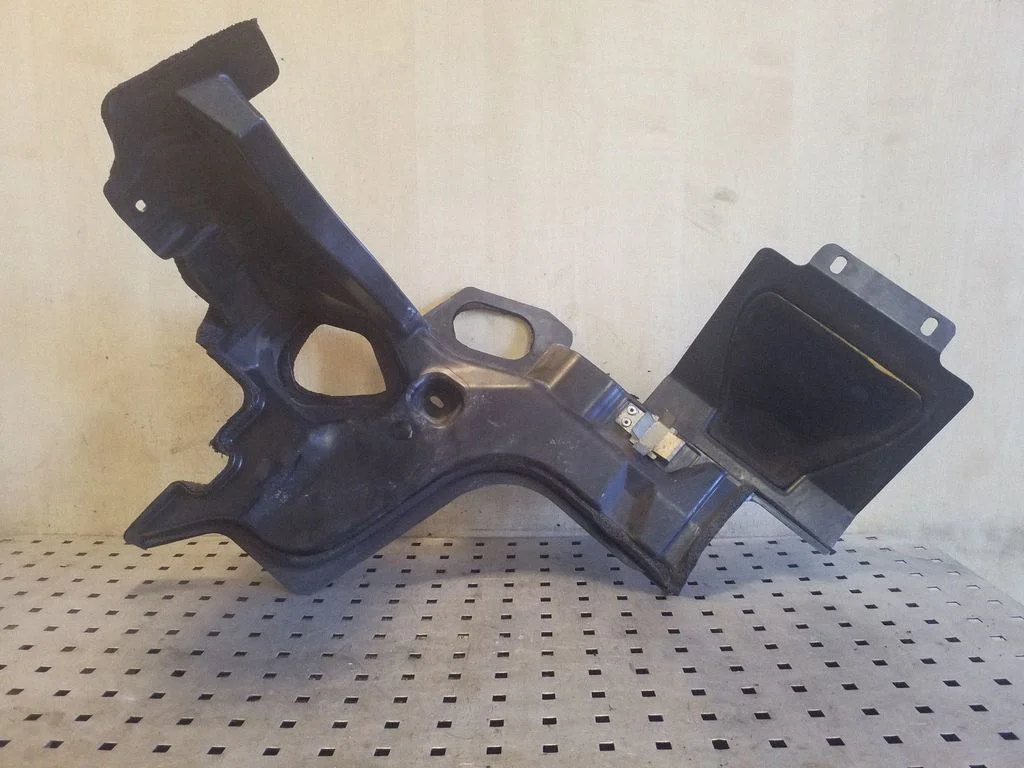 Other engine bay part AW93F01589AE