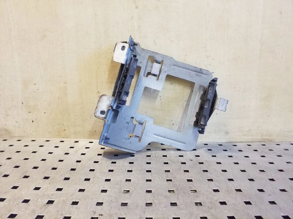 Other engine bay part 1T0907411A