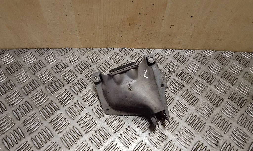 Kita variklio skyriaus detalė