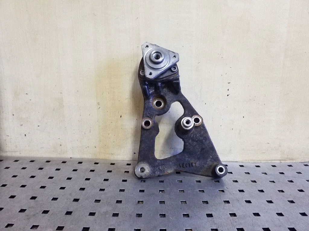 Kita variklio skyriaus detalė