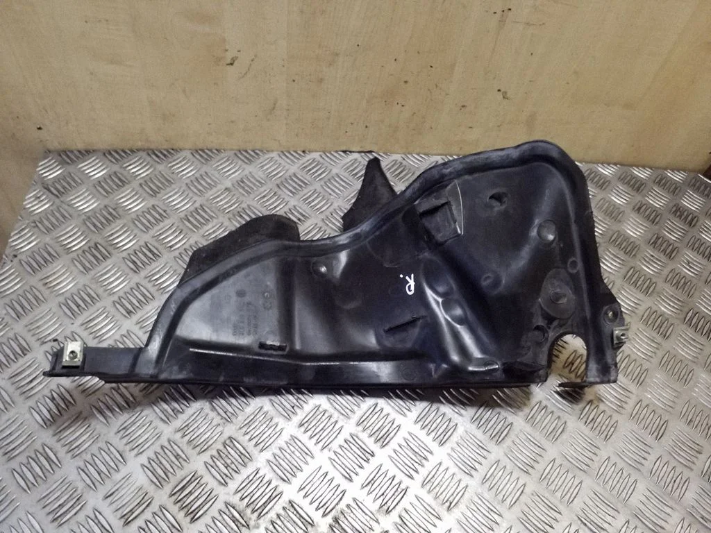 Cita motora nodalījuma detaļa 4L0819512D