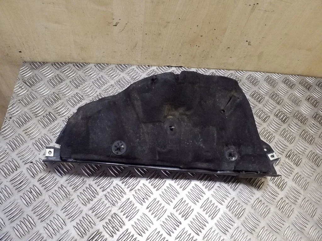 Cita motora nodalījuma detaļa 4L0819511D