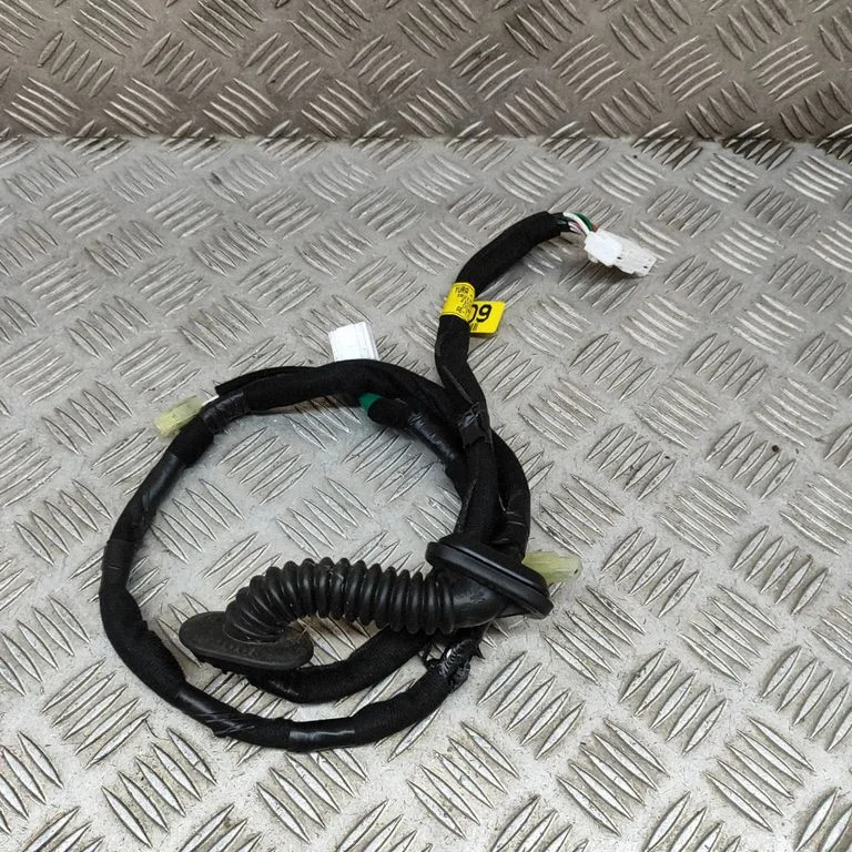 Bagāžnieka vāka vadu instalācija 91690G2040