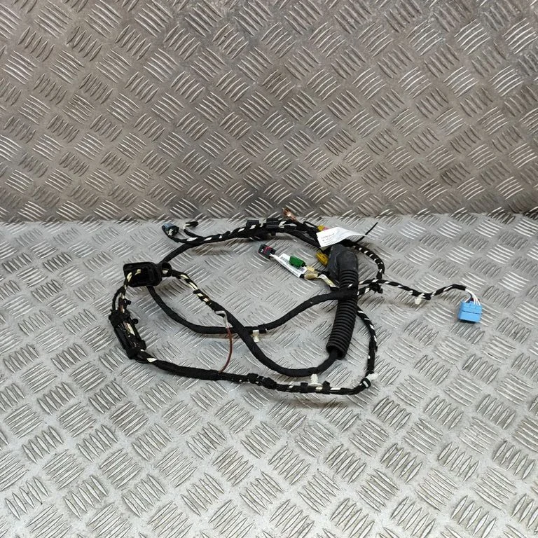 Bagāžnieka vāka vadu instalācija 3G8971148EL