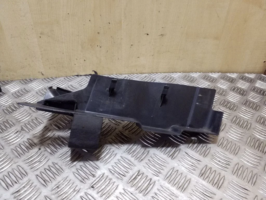 Muu mootoriruumi osa 8V41S02477AE