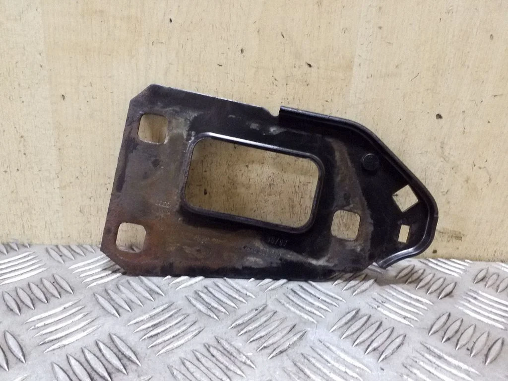 Other engine bay part – Audi A5 8T 8F (2007-2016)