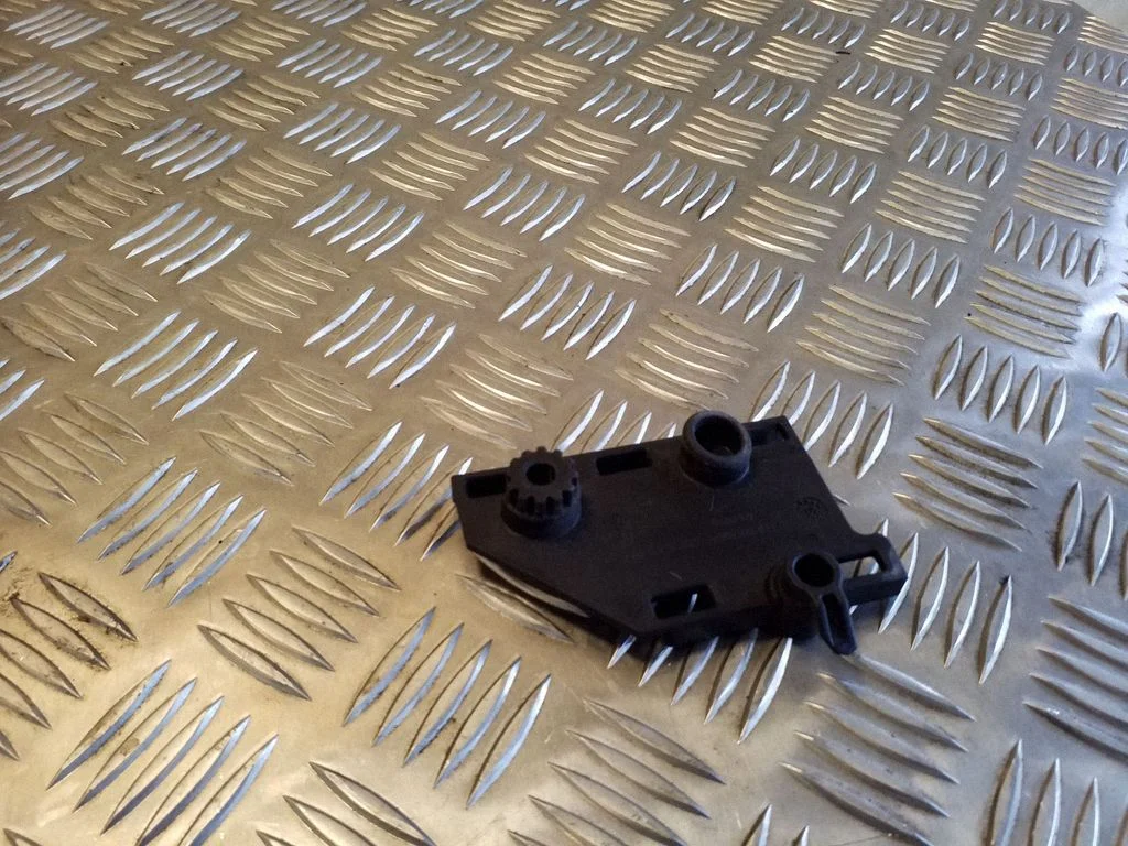 Kita variklio skyriaus detalė