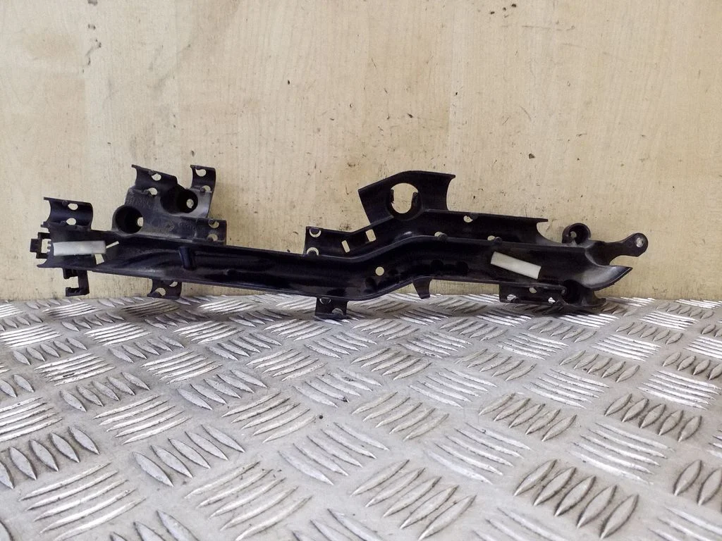 Other engine bay part 059971341D