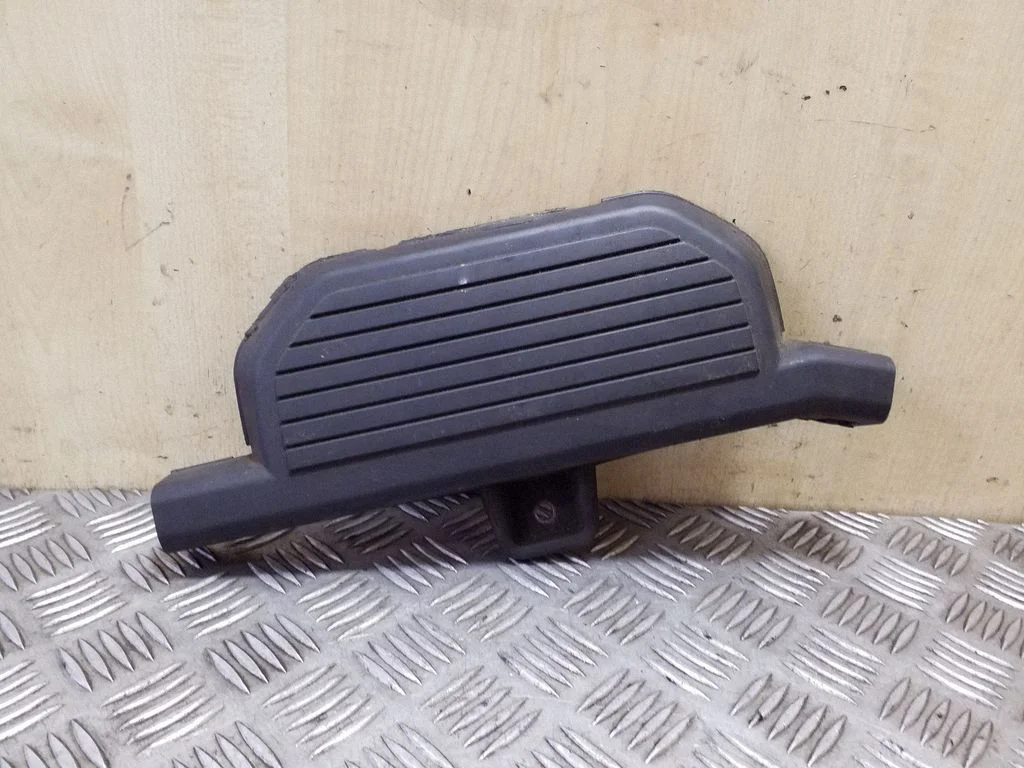 Kita variklio skyriaus detalė