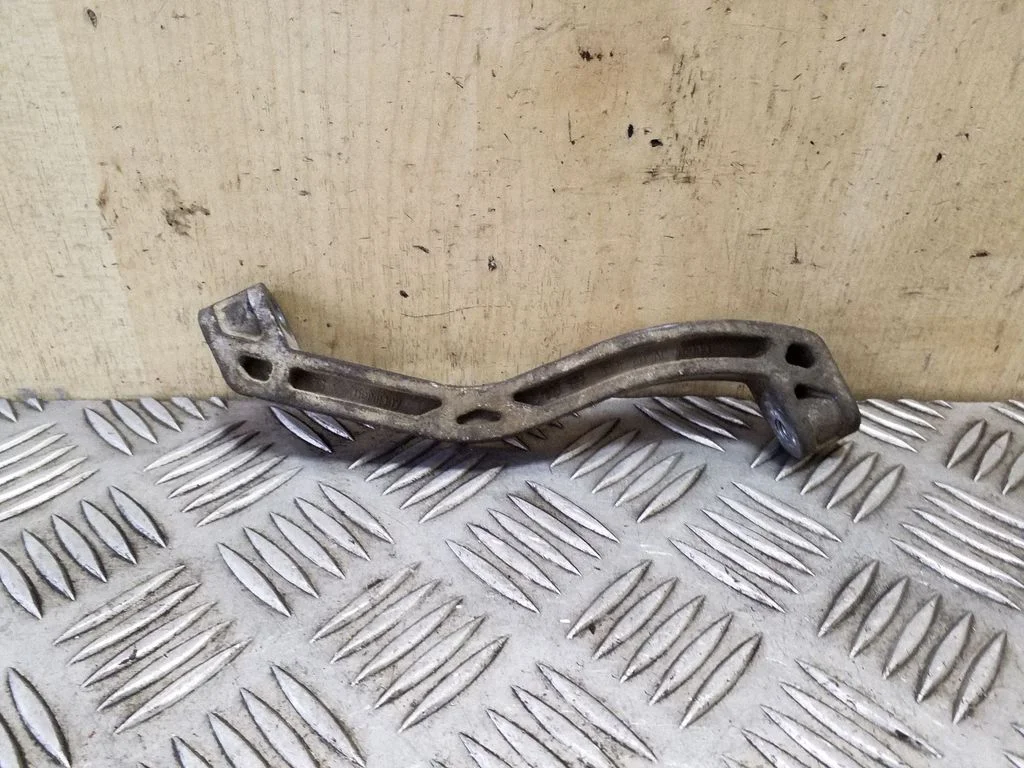 Cita motora nodalījuma detaļa 1K0199359E