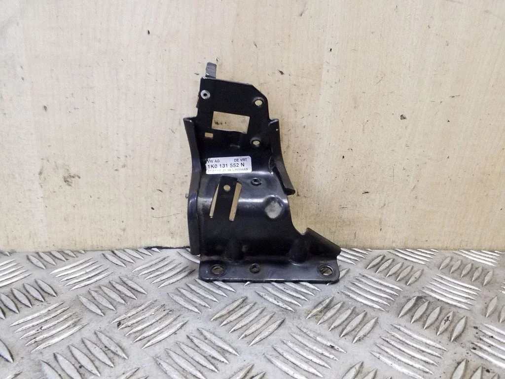 Cita motora nodalījuma detaļa 1K0131552N
